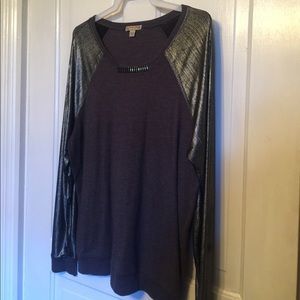 ❤️ EUC women’s top FREE WITH $10 PURCHASE